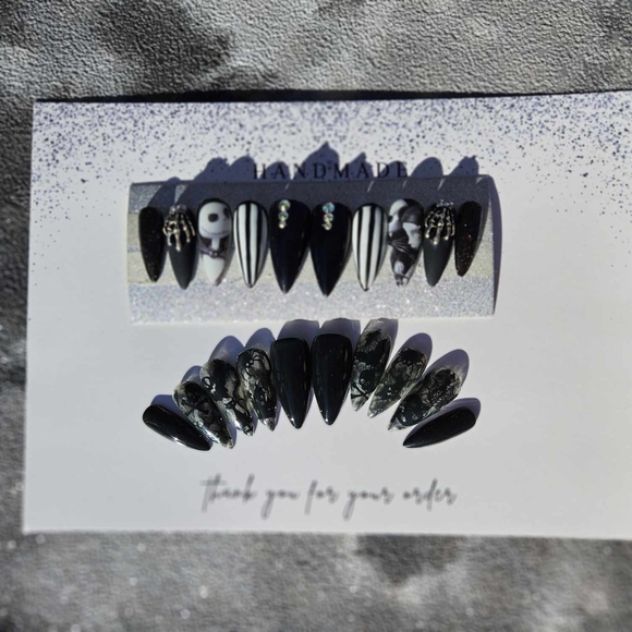 Handmade Black and White Press-On Nails - Picture 3 of 4